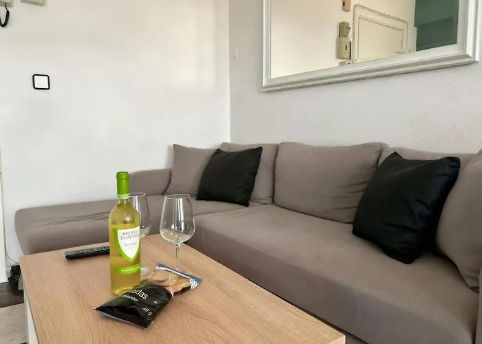 Aurora - Center - Sea Wiew